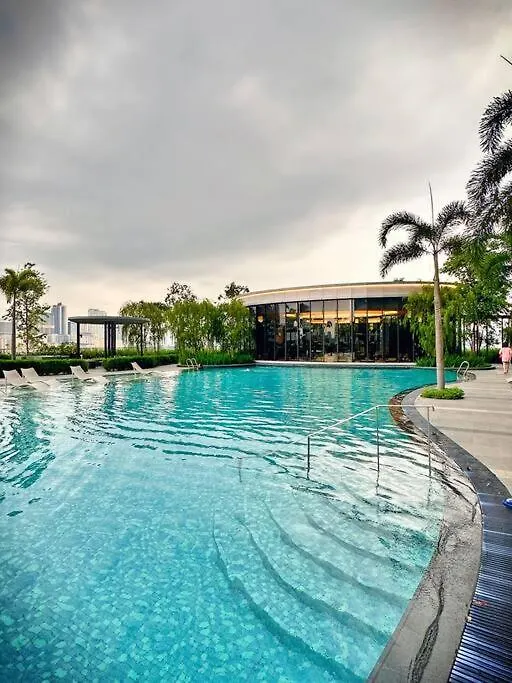2R2B*1-6+1 Pax*Kl City*10Mins-Klcc Kuala Lumpur
